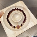 Bracciale di perle di granato con cristallo rosa centrale e decori dorati fini - Bracciale 28# - Rosso Intenso - Elegante Confezione Regalo