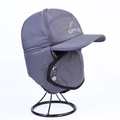 Colbacco grigio scuro con fodera in pile e maschera facciale integrata per la protezione - Grigio
