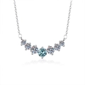 Elegante collana in argento S925 con moissanite azzurra e bianca da 5 ct in curva a V - 2.8 Carati / Colore Argento Moissanite Blu Originale