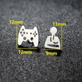 Orecchini a perno asimmetrici controller di gioco in acciaio inossidabile spazzolato - 184 Controller di Gioco / Color Acciaio