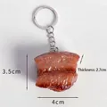 Llavero realista con modelo de comida de cerdo estofado de resina y metal plata - 4cm*3.5cm*2.7cm / Con Llavero / Color Oscuro