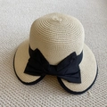 Detalle del sombrero de paja beige con lazo negro grande y textura de paja tejida - M (56-58cm) / Estilo con Ribete en Contraste / 02# Beige