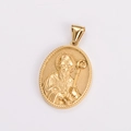 Detailopname van de gouden religieuze ovale hanger van roestvrij staal met reliëf - Zonder Ketting / Goud