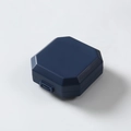 Portapillole ottagonale blu navy per 7 giorni con chiusura su sfondo grigio - Blu inchiostro