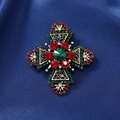 Spilla a croce vintage dorata con strass verdi e rossi per abiti eleganti da uomo - Verde
