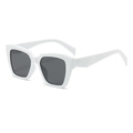 Lunettes de soleil carrées rétro avec monture blanche et verres gris foncé pour femme - Monture Blanc Porcelaine Verre Gris Noir