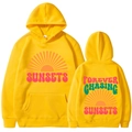 Sweat à capuche jaune vif avec graphique coucher de soleil et slogan Sunsets Forever Chasing - Jaune