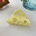 Pinza per capelli creativa in acetato giallo a forma di formaggio su marmo - Acrilico / Formaggio Triangolare (circa 9,3 cm)