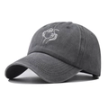 Berretto da baseball in cotone grigio scuro lavato con ricamo minimalista di scimmia - Regolabile / Grigio Scuro Lavato