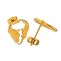 Makroaufnahme goldener Herzohrringe mit hohlem Blattmuster und sicherem Steckverschluss - Hohlblatt-Ohrringe