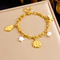 Pulsera de cadena en acero dorado con dijes de corazón, estrella y girasol fino - Estilo de Múltiples Colgantes Dorados (B1538)
