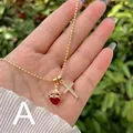 Collana a sfere placcata oro 18K con ciondoli a cuore rosso e croce di zirconi - Cuore della Corona e Croce