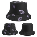 Détail du chapeau bob réversible en coton avec imprimé papillon violet sur fond noir - M (56-58cm) / Noir violet