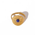 Dettaglio anello Evil Eye placcato oro 18K con intarsio turchese e misure - Stile Pietra Blu (NB-R2023239-3)