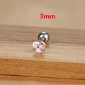 Makroaufnahme von 3mm Herz-Ohrstecker aus Edelstahl mit rosa Zirkonia-Stein - 3mm Silberton Rosa Stil (E1611)