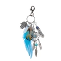 Dettaglio ravvicinato di portachiavi acchiappasogni boho con piume blu e ciondolo opale - Blu