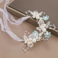 Cerchietto da sposa con petali bianchi, fiori azzurri e perle su filo metallico oro - Bracciale con Fiori e Perle-Blu