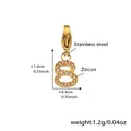 Detail eines goldenen Anhängers Nummer 8 aus Edelstahl mit weißen Zirkonia und Verschluss - Zahlen Anhänger / Goldene Nummer 8 Zirkon