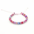 Bracciale dell'amicizia bohémien colorato intrecciato a mano con nodo regolabile su bianco - US 1