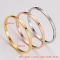 Set di tre bracciali a farfalla da 4mm in acciaio inossidabile oro, oro rosa e argento - Set Relief Farfalla Tricolore / Acciaio+Oro+Oro Rosa