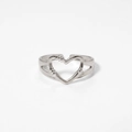 Anillo abierto corazón plateado con dimensiones de 13 mm de ancho y 10 mm de alto - Abierto Ajustable / Estilo Corazón Hueco (HF-J1316-S)