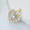 Pendentif cœur doré avec zircons sertis et bordure de perles sur fond texturé - Cœur de Pêche-Perle