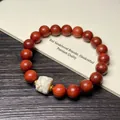 Bracelet rétro en bois de santal avec perles brun-rouge et créature mythique gravée - Santal Rouge d'Indonésie 10mm avec Lion Gardien