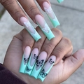 Unghie finte lunghe a ballerina con design French verde menta e ciondoli a farfalla - Stile Francese Farfalla Verde Menta (JP1614)