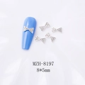 Vue détaillée de strass nœuds argentés pour ongles, 8x5mm, sur manucure bleue - Nœud Papillon Argenté avec Strass (8197)