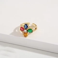 Exquisito anillo de flor con circonitas de colores en una banda ajustable bañada en oro - Abierto Ajustable / Dorado con Zirconia Multicolor