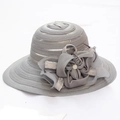 Chapeau de soleil gris élégant avec fleurs en résille et perles pour femmes - Taille unique / Gris