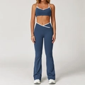 Donkerblauwe yogaset voor dames met flare broek en haltertop met witte contrasterende bies - S / Boven- En Onderstuk / Blauw (Flare Stijl)