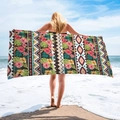 Close-up of microfiber beach towel with tropical hibiscus and bohemian patterns - 70x150cm / Hibiscus Flower