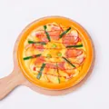 Realistic 18cm bacon and vegetable pizza model on a wooden tray for display - Black Pepper Beef Pizza