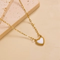 Elegante collana a maglia gold paperclip con un ciondolo a cuore bianco minimalista - Cuore d'Oro Madreperla Bianca