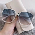 Gafas de sol cuadradas oversize crema con lentes degradadas y funda de cuero - Marco Blanco Degradado Azul-Rosa