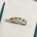 Elegant silver ring featuring seven cat-eye stones in a vintage green jewelry box - Seven Yellow-Green Cat's Eye Stones Style (白金色15)