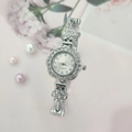 Montre à quartz élégante pour femme en forme de fleur avec strass étincelants et métal argent - Boîtier Argent Cadran Blanc