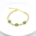 Bracciale regolabile dorato con zirconi bianchi e tre ciondoli floreali verdi - Verde