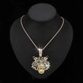 Hip hop gouden tijgerkop ketting met witte kristallen en gedraaide ketting op zwarte buste - Gouden Touw Ketting
