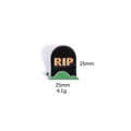 Detail van grafsteen emaille speld met RIP-tekst, 25mm groot en 4,1g zwaar gewicht - Zwarte RIP Grafsteen