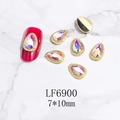 Detalle de gemas para uñas tipo gota de 7x10mm con borde dorado y cristales tornasol - Marco Dorado-Gota de Agua-Color AB(6900)