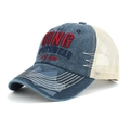 Dettaglio del ricamo KING SPORTSWEAR e della rete traspirante sul cappellino vintage - Regolabile / Blu navy