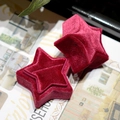 Star-shaped burgundy velvet jewelry box for rings and earrings in a stylish setting - 5.5*5cm / Red
