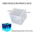 Dettaglio dello stampo in silicone a cubo per resina con misure di 1,7 cm e risultato - Cubo da 1.5cm
