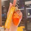Hai-Slipper Schlüsselanhänger in Orange mit gelbem Forever Sports Band und Goldring - Orange