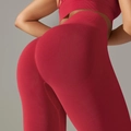 Mallas de yoga sin costuras rojo oscuro de talle alto con textura de realce de glúteos - S / Rojo