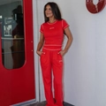 Set t-shirt rossa slim fit e pantaloni larghi con cuciture a contrasto bianche - S / Rosso
