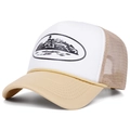 Detalle de gorra trucker retro con malla transpirable y estampado de isla vintage - Caqui