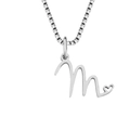 Élégant collier chaîne vénitienne en acier argenté avec pendentif lettre M cœur. - Style Lettre M / Couleur Acier